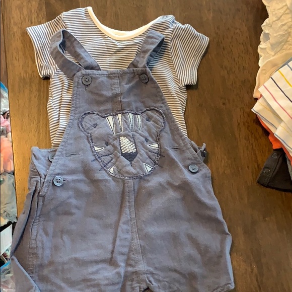 Overalls with tshirt - Picture 1 of 1